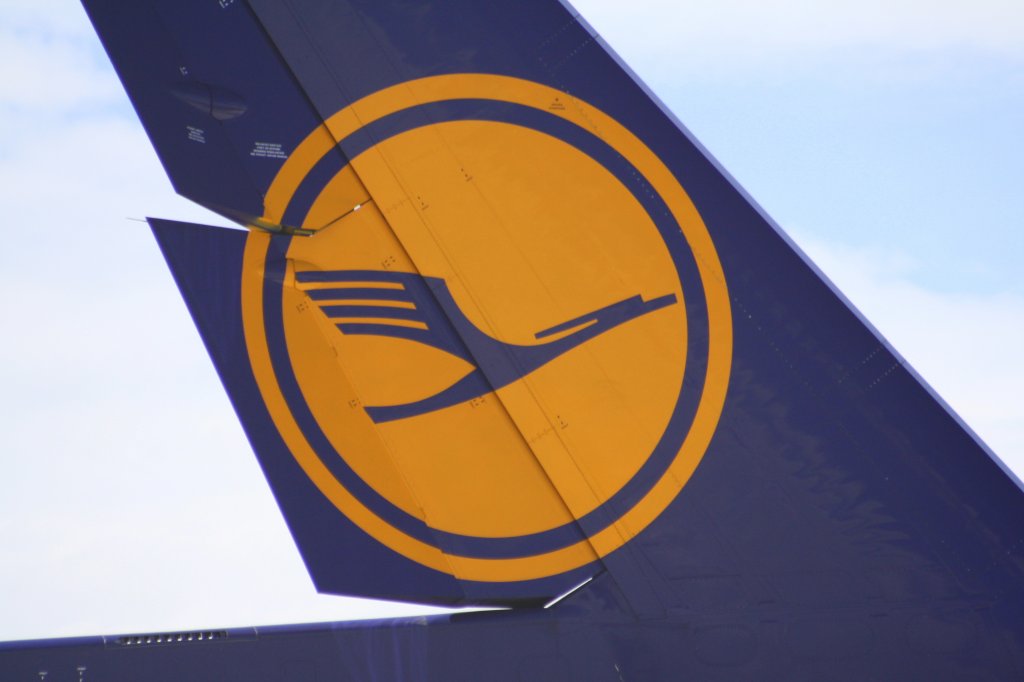 Lufthansa Cargo Logo photo - 1