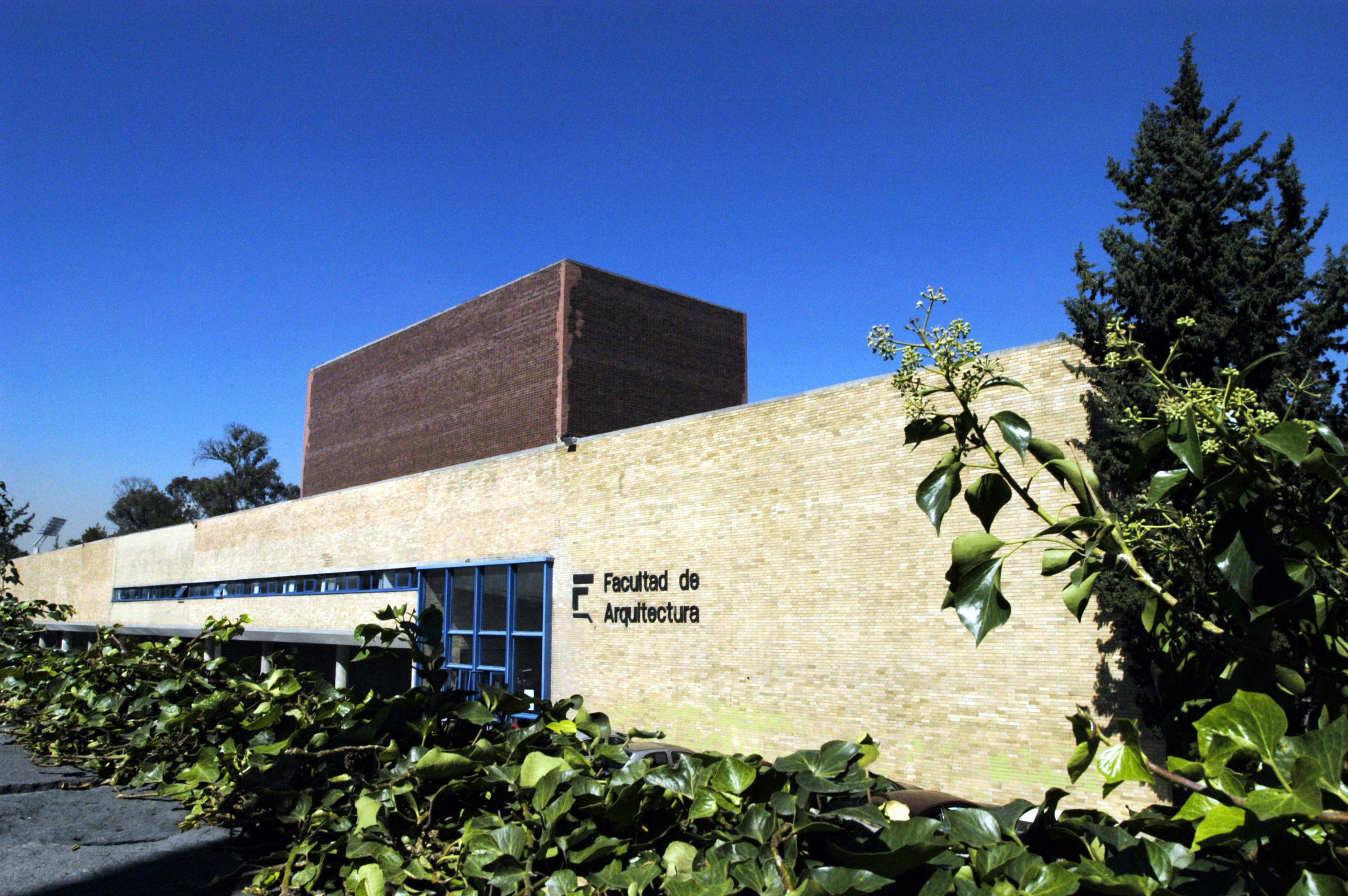 UNAM Facultad de Arquitectura Logo photo - 1